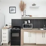 Bohemian, Neutral Studio Close To Promenade