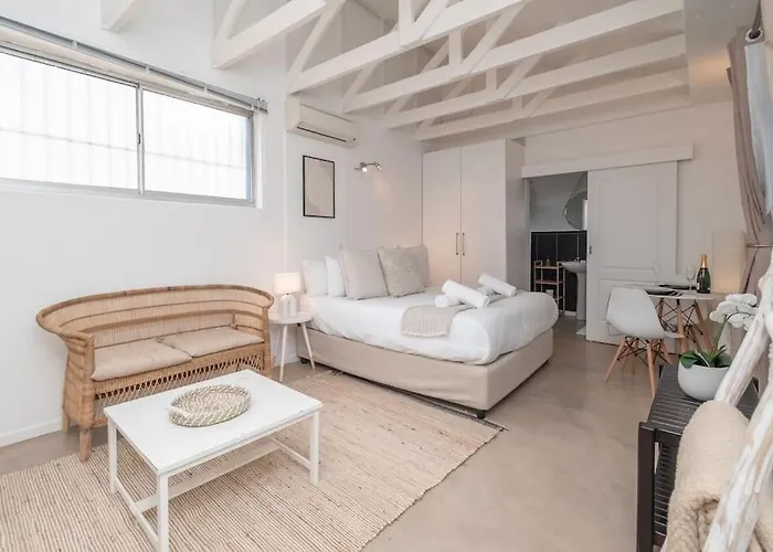 Bohemian, Neutral Studio Close To Promenade