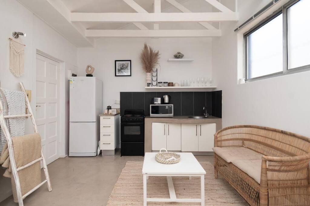 Bohemian, Neutral Close To Promenade Apartment *