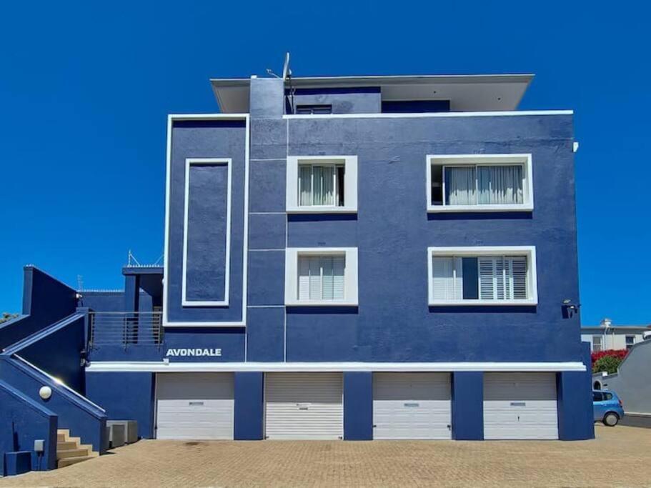 Bohemian, Neutral Close To Promenade *