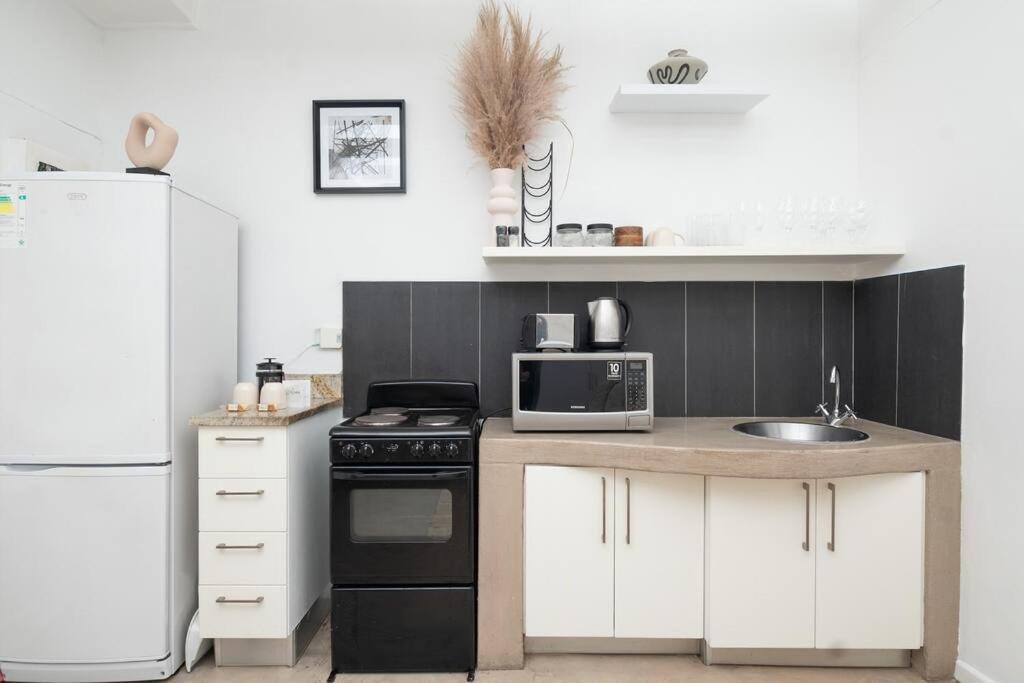 Bohemian, Neutral Close To Promenade *